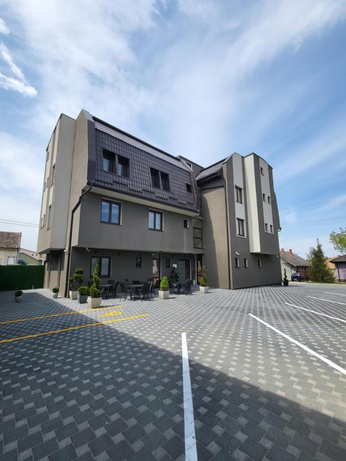 Garni Hotel Imperium Σουμπότικα Εξωτερικό φωτογραφία